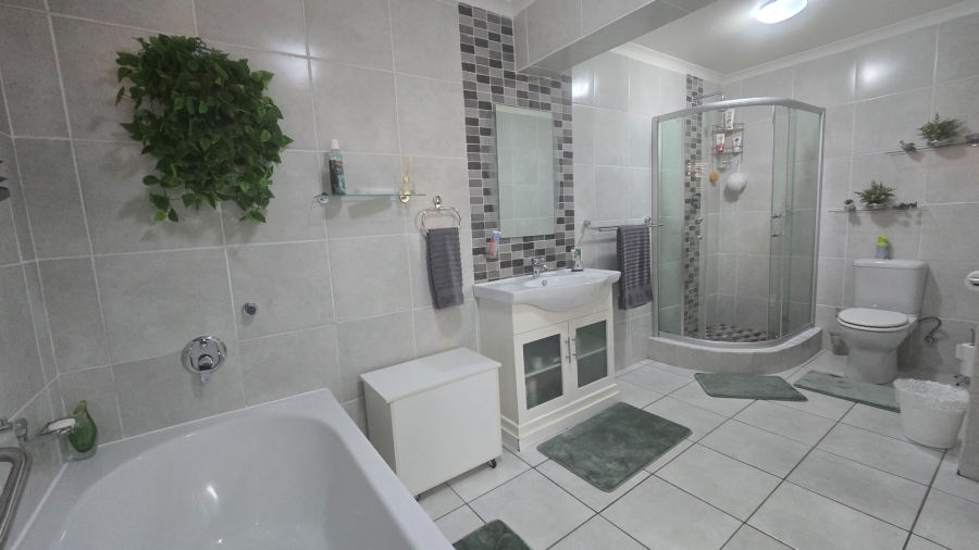 4 Bedroom Property for Sale in Safari Gardens North West